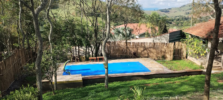 piscina com capa de proteção